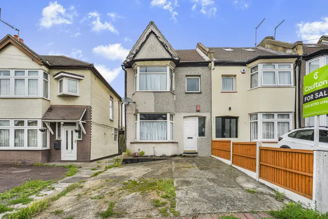 Hall Lane, Chingford, E4 8EU, photo 1