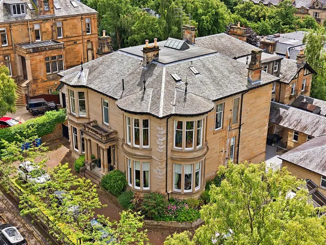 Photo 2 — 1/2 58 Cleveden Drive, Kelvinside, G12 0NX
