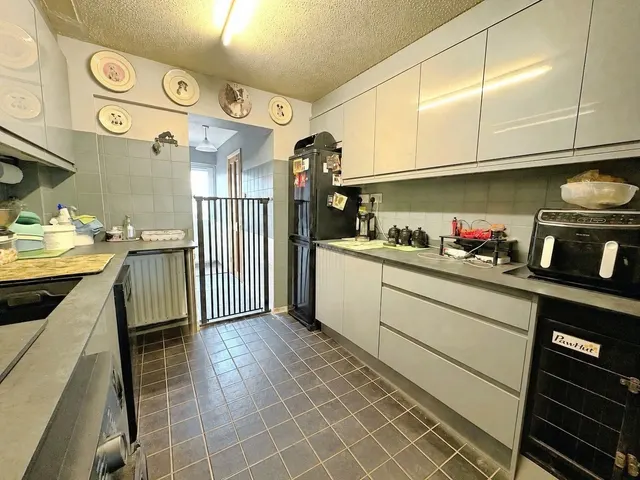 Photo 3 — Chester Way, Tongham, Surrey, GU10 1EJ