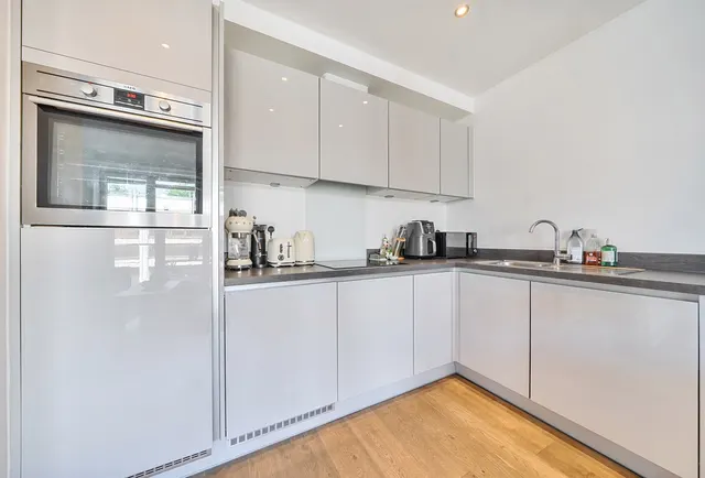 Photo 2 — Knoll Rise, Orpington, BR6 0FD