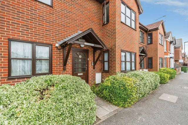 Grove Road, Southampton, SO15, photo 1