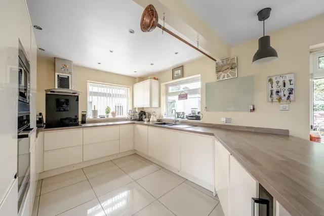 Greystones Close, Aberford, LS25, photo 3