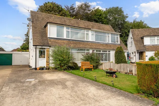 Greystones Close, Aberford, LS25, photo 1