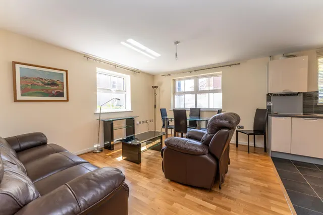 Coppetts Road, London, N10, photo 2