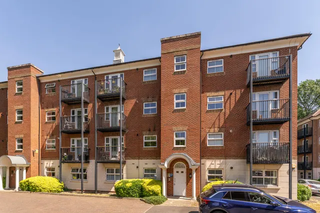 Coppetts Road, London, N10, photo 1