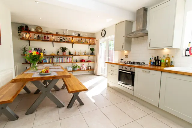 Photo 2 — Montacute Close, Farnborough, GU14 7HG