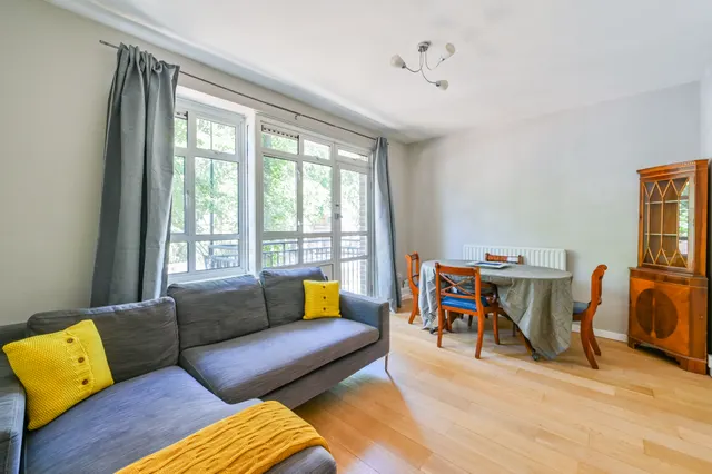 12 Remsted House, Mortimer Crescent, London, photo 1