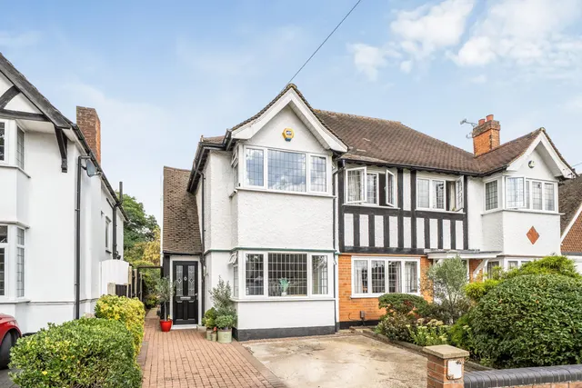 Howletts Lane, Ruislip, HA4, photo 1