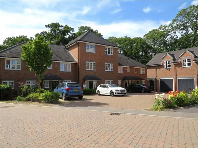 Keaver Drive, Frimley, GU16, photo 1