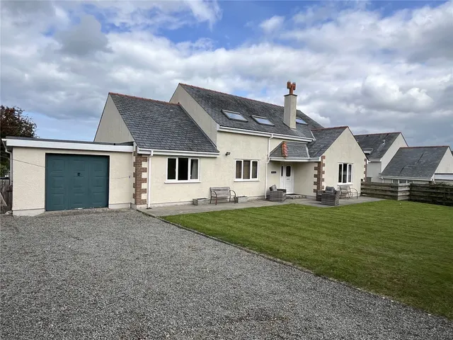 Brynteg, LL78, photo 1