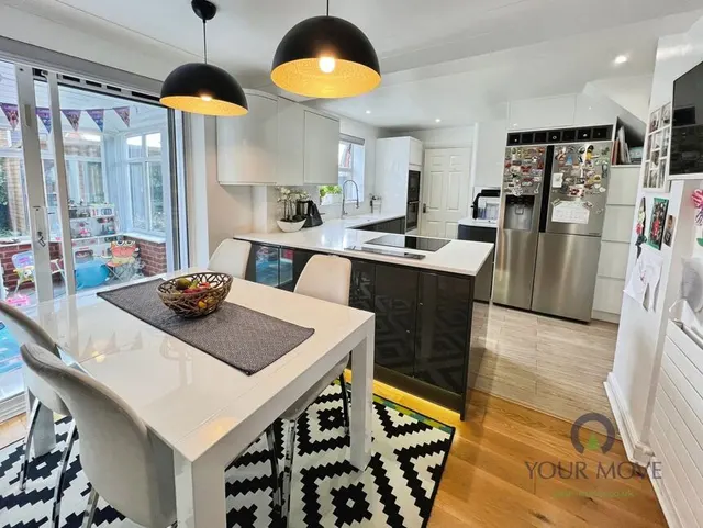 Mansion Drive, DY4, photo 2