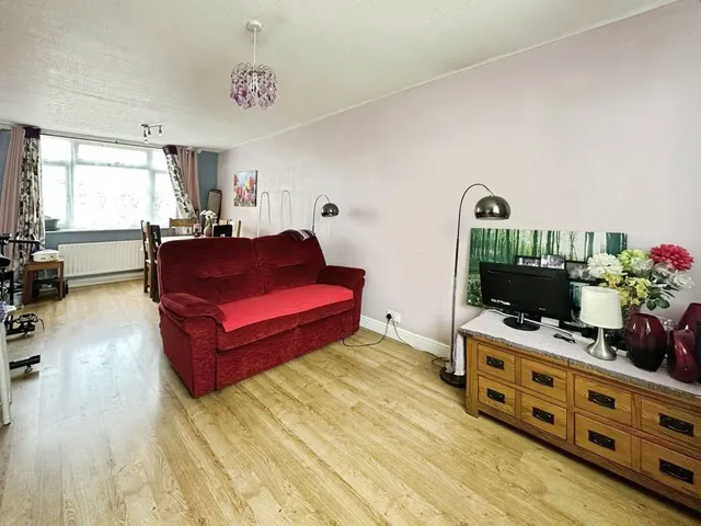 Photo 2 — Austen Road, Farnborough, Hampshire, GU14 8LQ