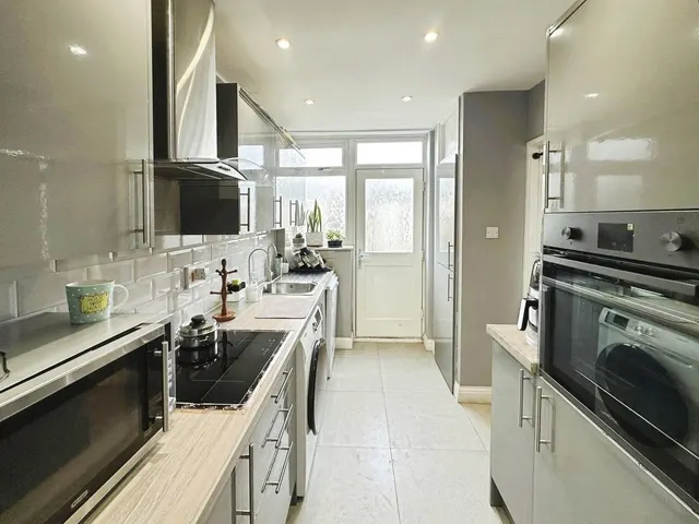 Photo 3 — Austen Road, Farnborough, Hampshire, GU14 8LQ