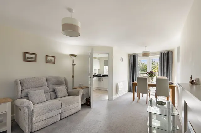Bradford Road, Menston, LS29, photo 3