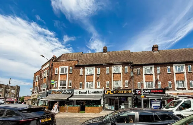 Central Parade Green Street, Enfield, Middlesex EN3 7HG, photo 1