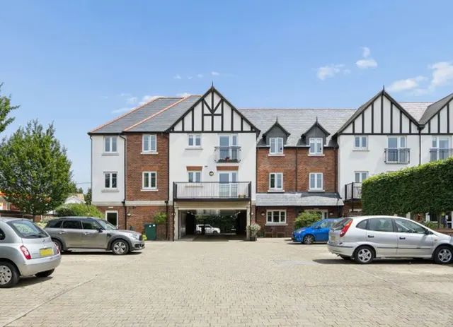 Marlow Road, Bourne End, SL8, photo 1