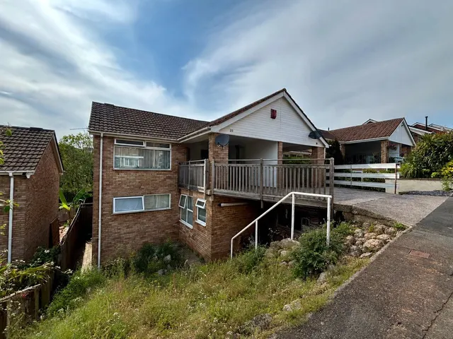 Howard Close, Teignmouth, Devon, TQ14