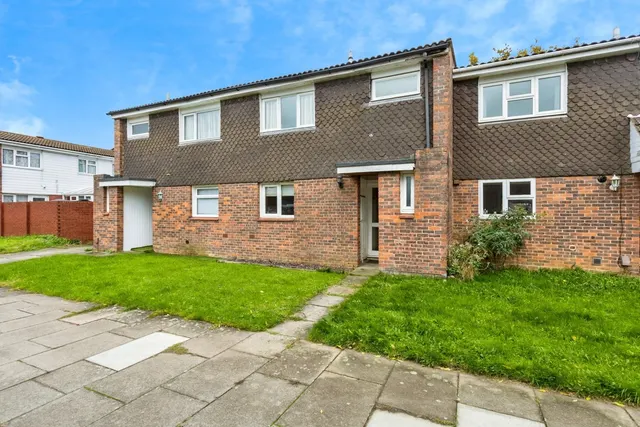 Curteys Walk, Crawley, RH11, photo 1