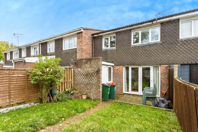 Curteys Walk, Crawley, RH11, photo 2