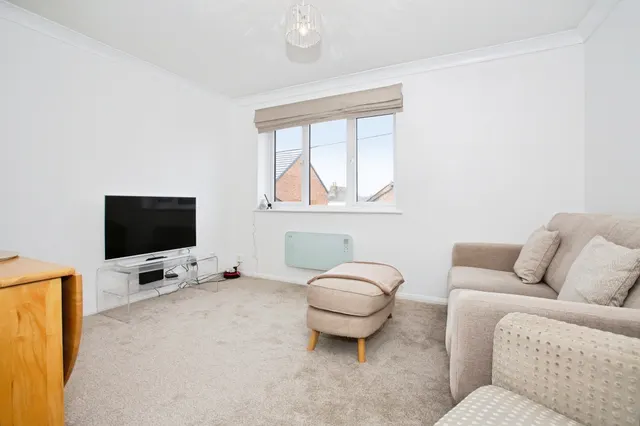 Grove Road, Kettering, NN14, photo 2
