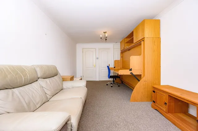 Photo 3 — Walsingham Close, Hatfield AL10 0RS