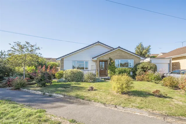 Riverside Drive, Chippenham, SN15, photo 1