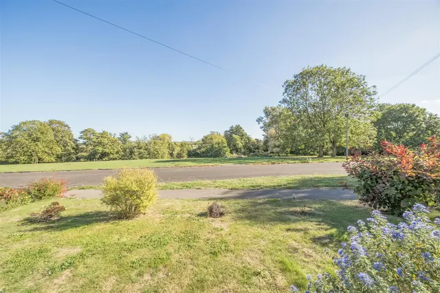 Riverside Drive, Chippenham, SN15, photo 2