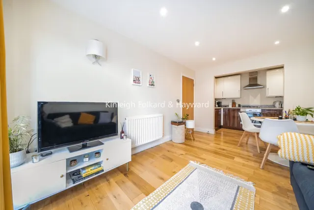 Mantle Road, London, SE4, photo 1