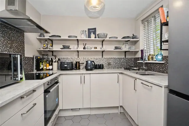 Lady Park Court, Leeds, LS17, photo 3