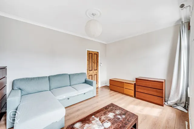 Greenford Avenue, London, W7, photo 2
