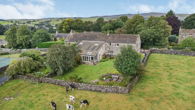 Horseshoe Barn, Calton, BD23, photo 1