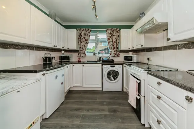 Photo 3 — Ivymeade Close, Macclesfield, Cheshire, SK11