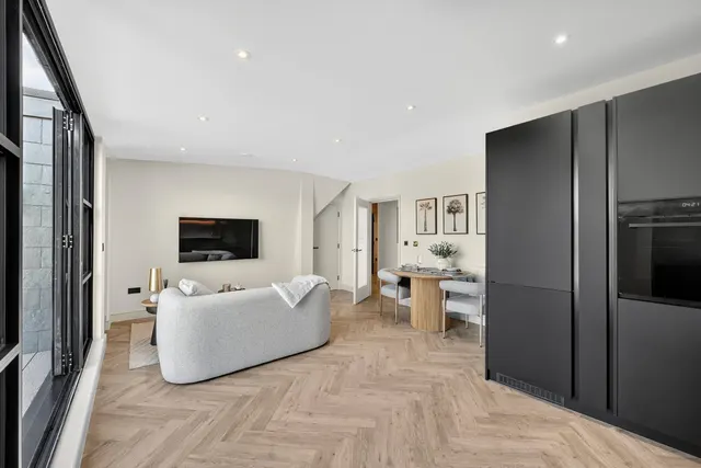 Parkway, London, NW1, photo 3