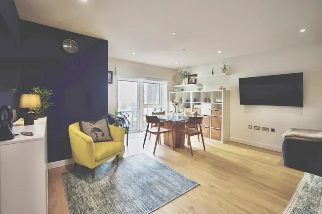 Caversham Road, London, NW9, photo 3