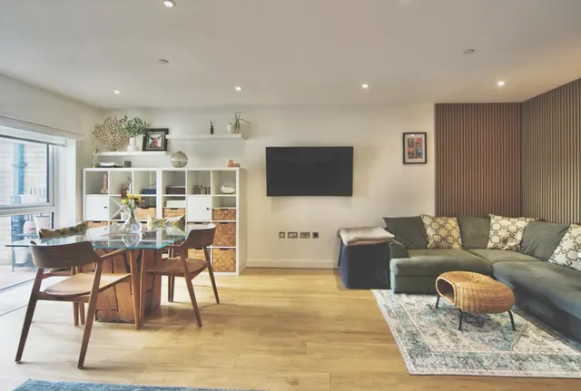 Caversham Road, London, NW9, photo 2