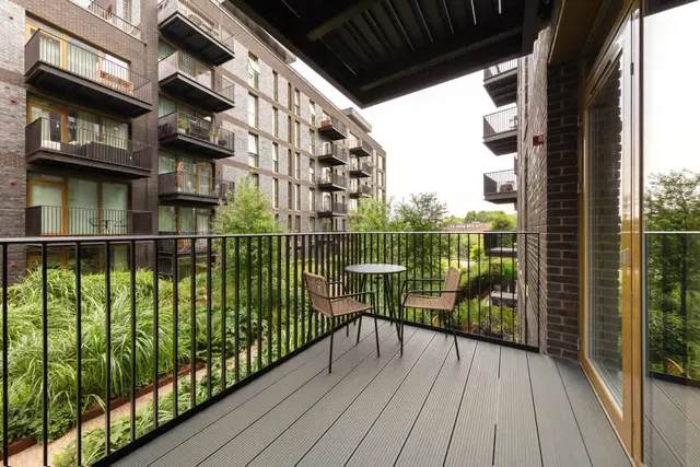 West Bradbury Yard Brentford, TW8, photo 2