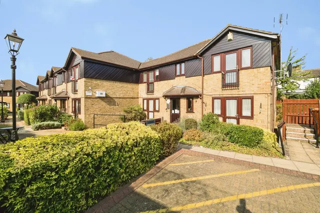 Chapel Lodge, Upminster Road South, Rainham, RM13, photo 1