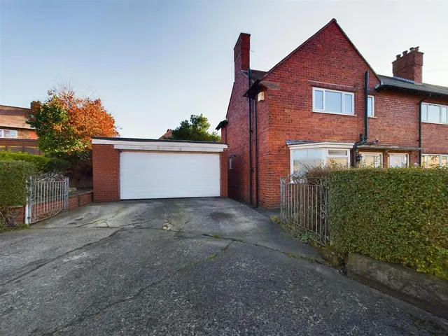 Broom Walk, Scarborough, Scarborough YO12 6LU, photo 1