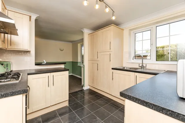 Photo 2 — Northfield Drive, Pontefract