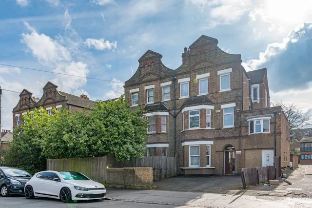 London, SW16, photo 1