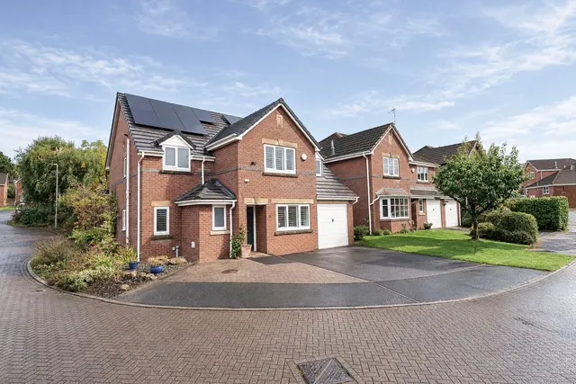 Knowles Wood Drive, Chorley, PR7, photo 1