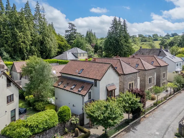 High Street, Oakhill, BA3, photo 1