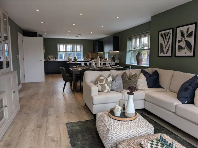 with 5 bedrooms in London Road, Great Chesterford, CB10, photo 3