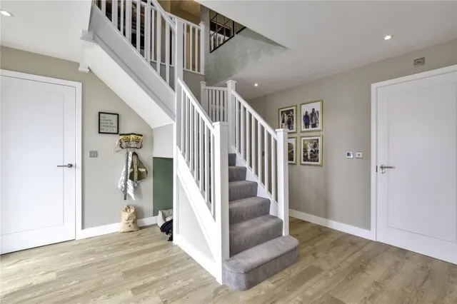 with 5 bedrooms in London Road, Great Chesterford, CB10, photo 2