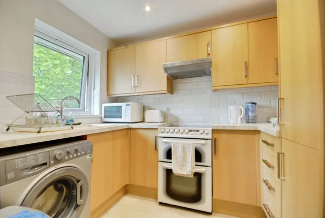 First Avenue, Watford, photo 3