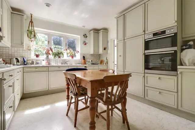 Sycamore Close, Instow, photo 3
