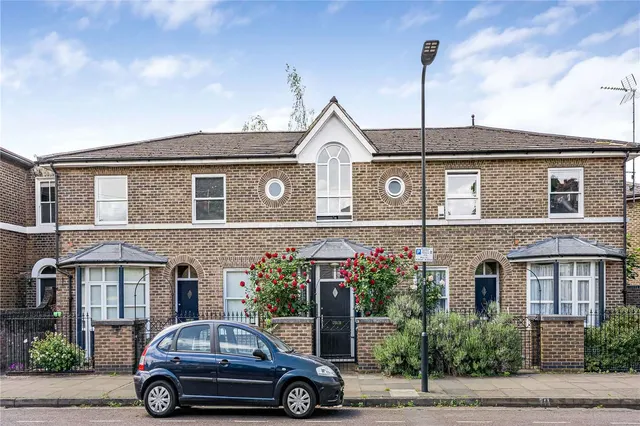 Photo 2 — Hertford Road, London, N1 4LR