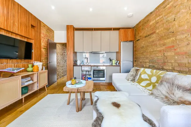 Photo 3 — Flat 4, 140 Liverpool Road, London