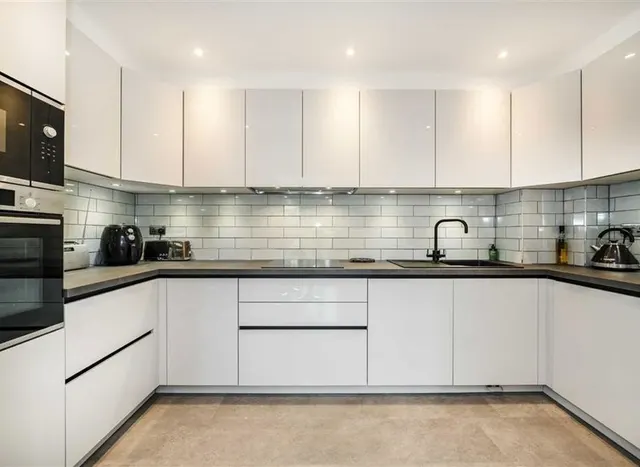 Manor Road, Teddington, TW11, photo 3