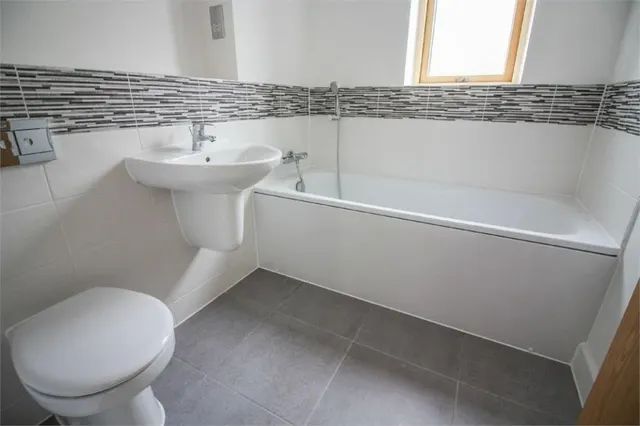 Bullfinch Road, Newhall, CM17, photo 3